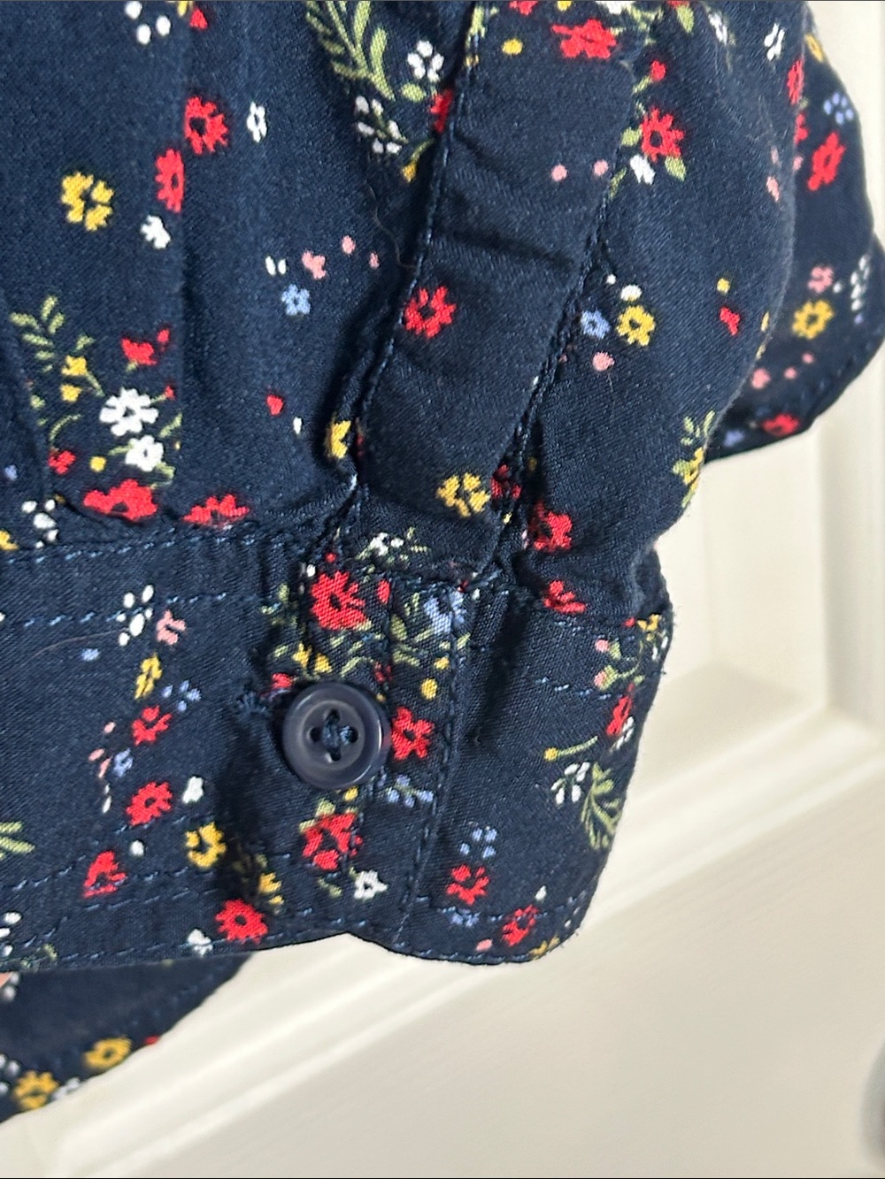 beachlunchlounge Navy Floral Button-Down Shirt Medium - Picture 8 of 11